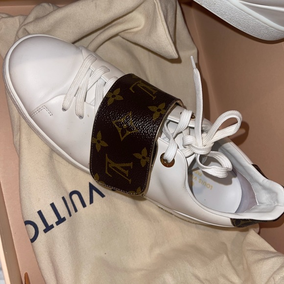 Authentic Louis Vuitton sneakers - Picture 3 of 7